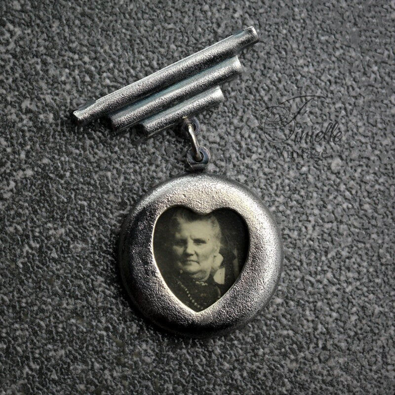 Antique Victorian c1837-1900 Silver Plated Locket Photo Brooch Pin, English Lady Victorian Era Sepia Photo, Vintage Jewelry Jewellery