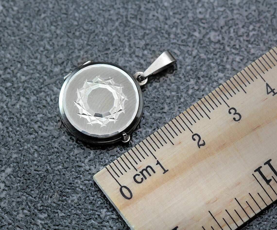 Vintage 1978 Sterling Silver Small Round 2 Photo Locket Pendant, Engraved Silver, Full Hallmarked, London, Gift for women