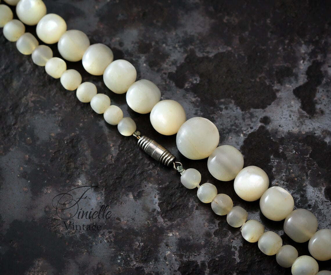 Vintage c1960-1970s Mother of Pearl Round Beaded Strand Necklace, 53pcs, 46cm / 18'' Length, Unique Gift Vintage Jewelry Jewellery