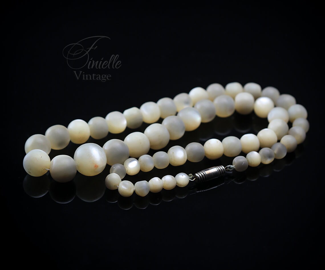 Vintage c1960-1970s Mother of Pearl Round Beaded Strand Necklace, 53pcs, 46cm / 18'' Length, Unique Gift Vintage Jewelry Jewellery