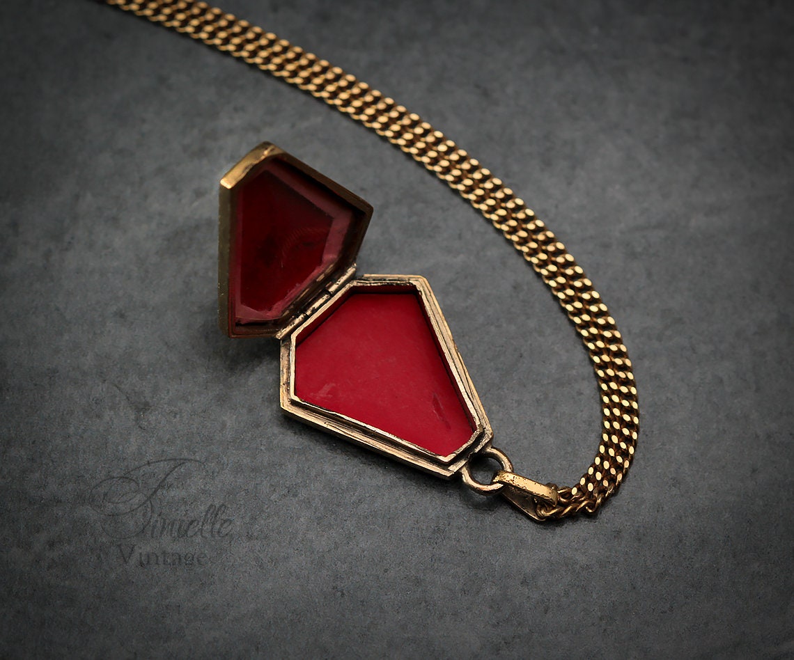 Vintage c1950-60s Rolled Gold Engraved Ornate Fancy Shape 2 Photo Small Locket Pendant, 17.7" Necklace, Gold Plated Brass Chain