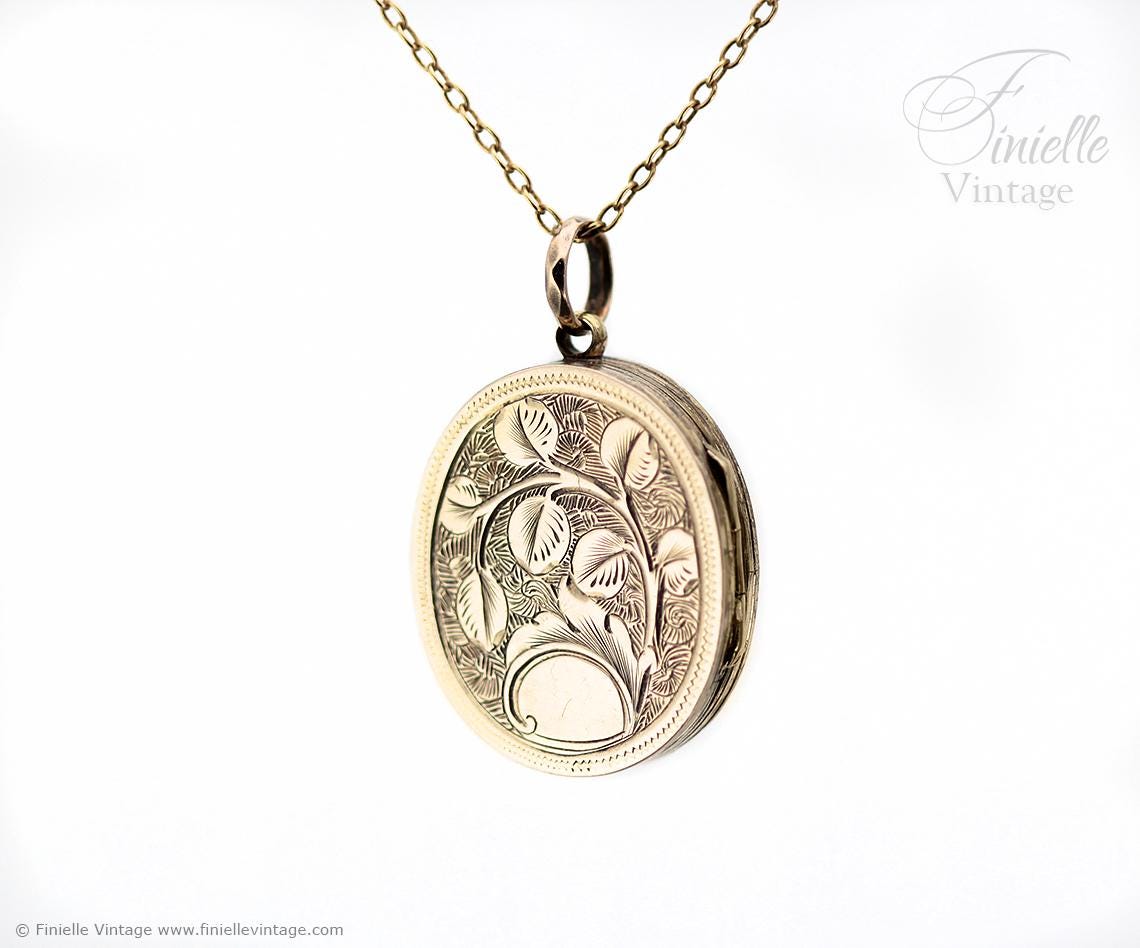 1940s Leaf Engraved Locket Necklace – 14ct Rolled Gold Oval Pendant – Photo Locket on 18ct Gold Plated Chain – Vintage Jewelry Gift