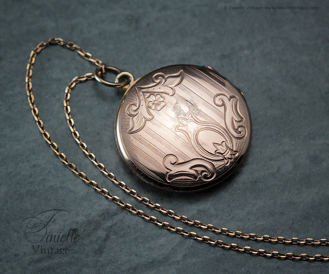 Vintage 1940s Large Round Photo Locket Necklace Pendant, Rose Gold Plated, Front and Back Ornate Pattern, Rose Gold Plated Chain