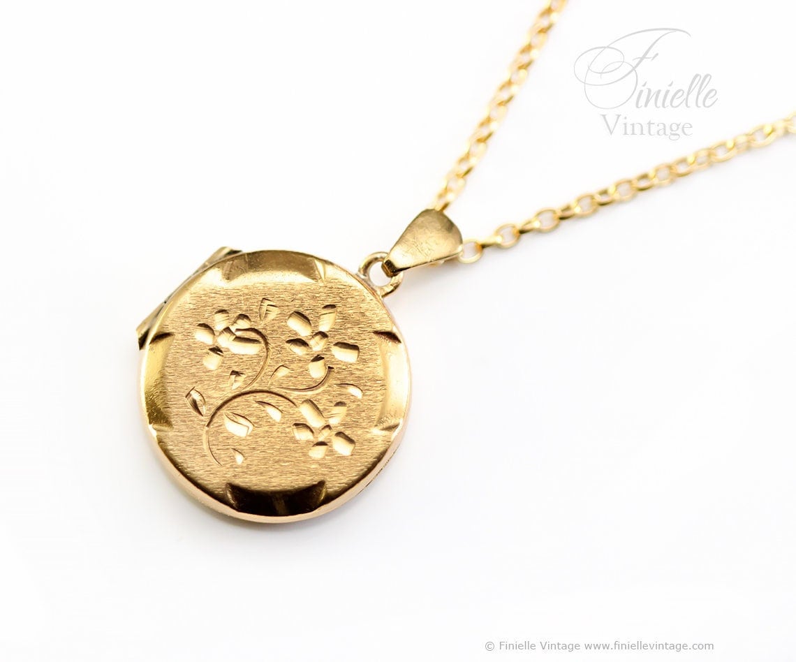 Vintage 1972, 22Ct Gold Plated Sterling Silver, Hand Engraved Flowers, Round Photos Locket Pendant Necklace, Gold Plated Solid Silver Chain