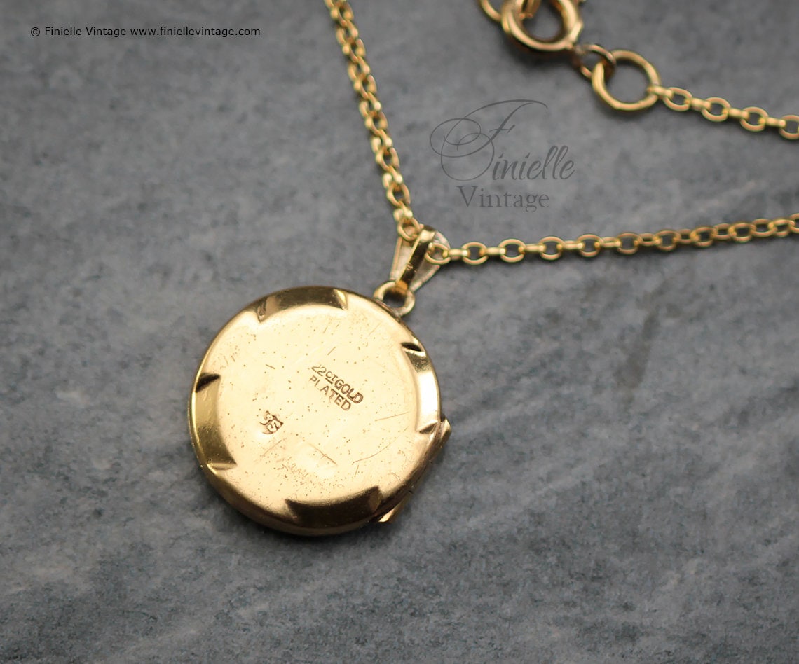 Vintage 1972, 22Ct Gold Plated Sterling Silver, Hand Engraved Flowers, Round Photos Locket Pendant Necklace, Gold Plated Solid Silver Chain