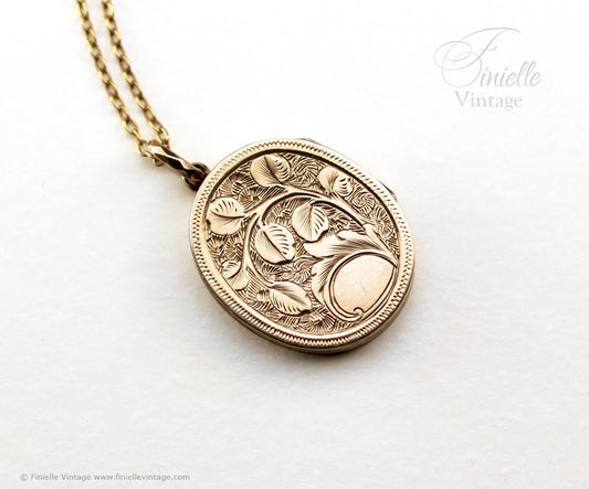 1940s Leaf Engraved Locket Necklace – 14ct Rolled Gold Oval Pendant – Photo Locket on 18ct Gold Plated Chain – Vintage Jewelry Gift