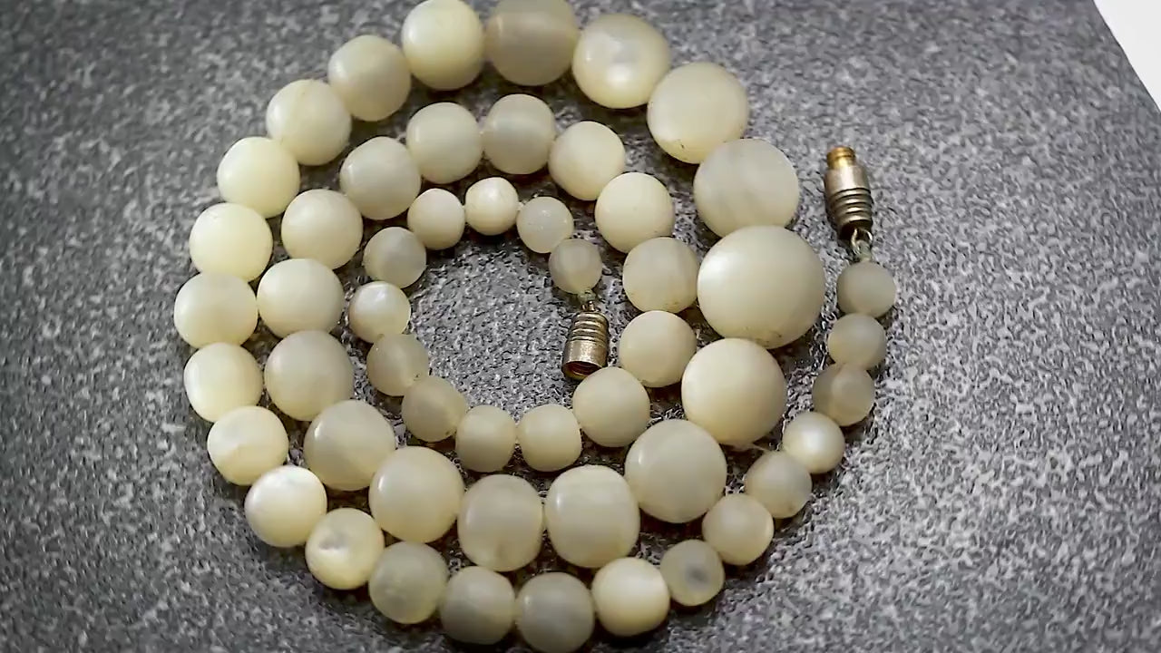 Vintage c1960-1970s Mother of Pearl Round Beaded Strand Necklace, 53pcs, 46cm / 18'' Length, Unique Gift Vintage Jewelry Jewellery